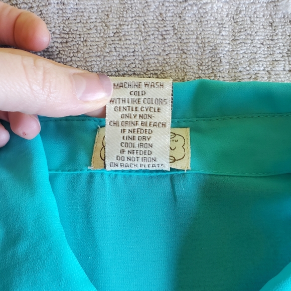 Eyelash Couture Sheer Button Down Tops- Set of 2 - Picture 13 of 16